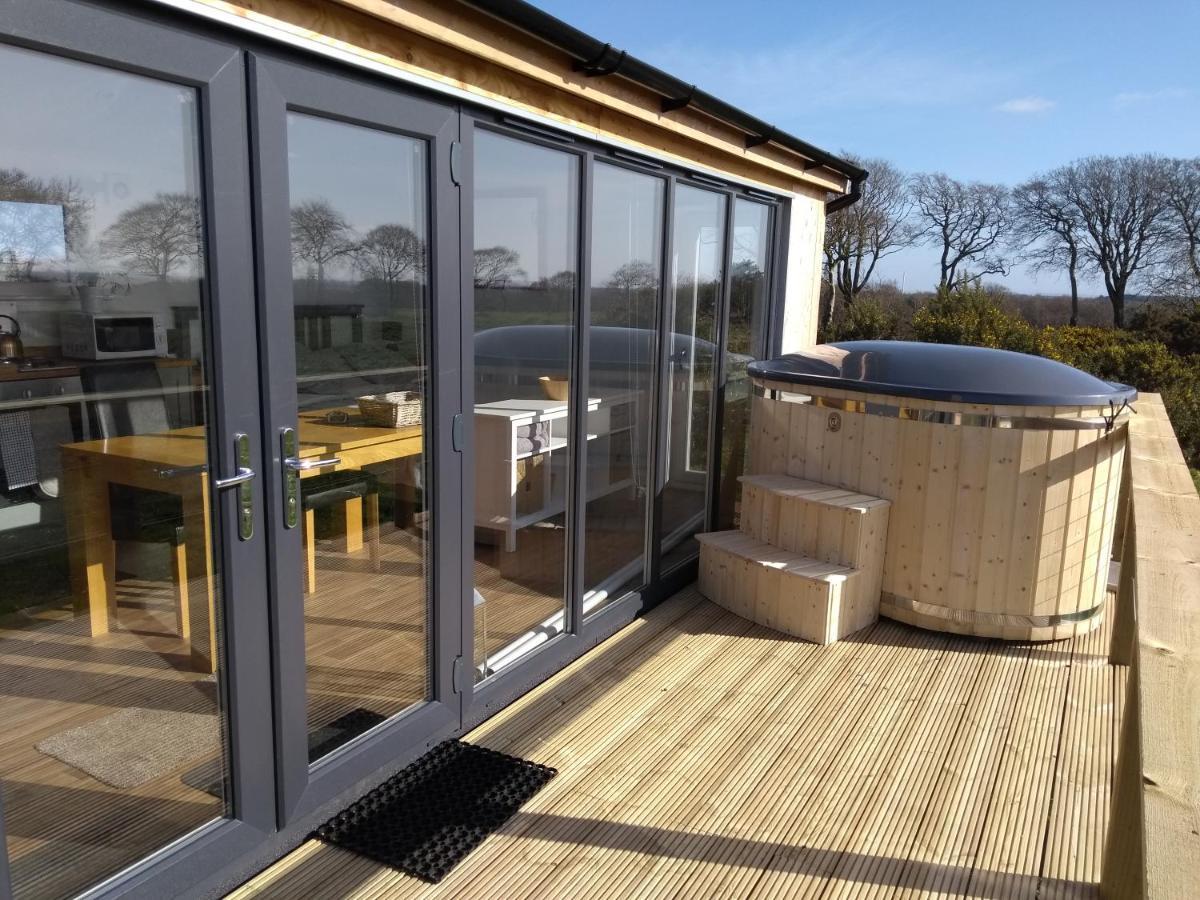 Cleeves Cabins Ailsa Luxury Lodge With Hot Tub Dalry  Exterior foto